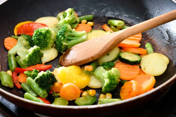 Λαχανικά μαγειρεμένα στο τηγάνι — Φωτογραφία Αρχείου