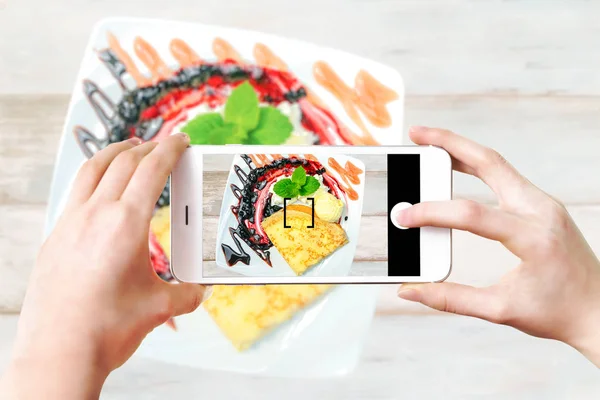 Making culinary photos on smartphone — Stock Photo, Image