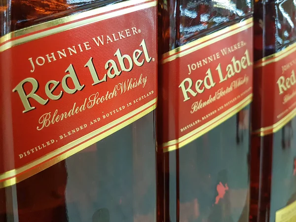 Pulloja Johnnie Walker viskiä. — kuvapankkivalokuva
