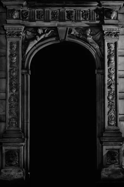 Arşiv karanlık kapısı — Stok fotoğraf