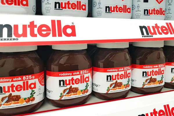 Nowy Sacz Polonia Febrero 2020 Varios Productos Nutella Exhibidos Supermercado — Foto de Stock