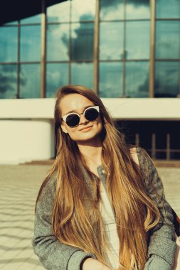 Çekici Genç Kadın