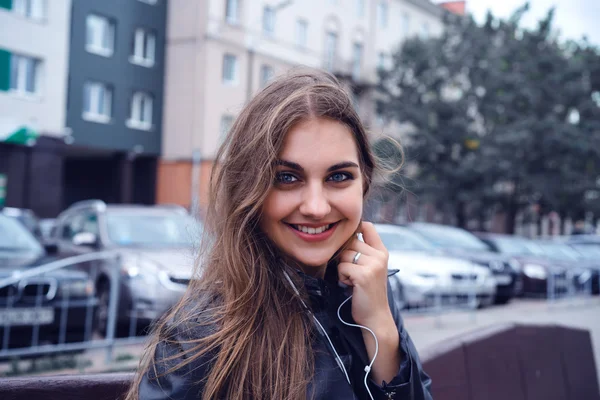 Mulher bonita jovem — Fotografia de Stock