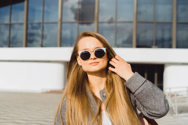 魅力的な若い女性 — ストック写真