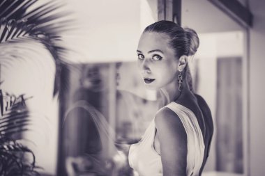 Çekici Genç Kadın