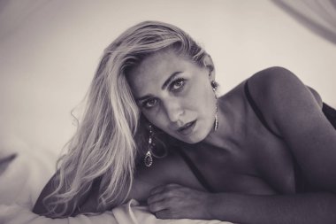 Çekici Genç Kadın