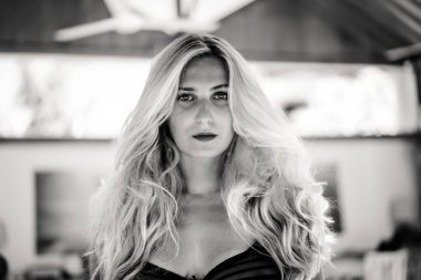 Çekici Genç Kadın