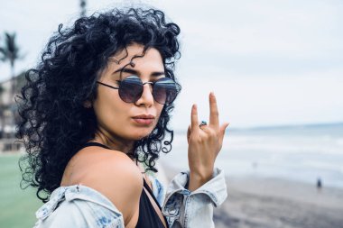 muhteşem bir genç kadın