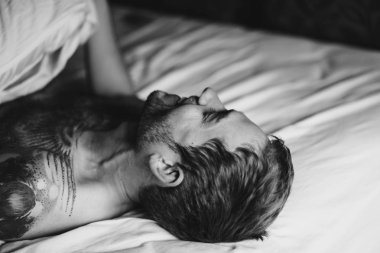 Yastık uyku kıl adam