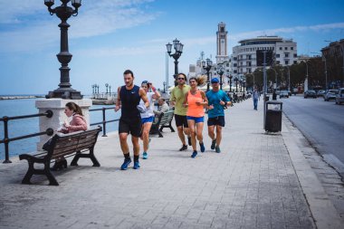 Görünüm sportif insan çalıştıran Merkezi Meydanı, Floransa, İtalya