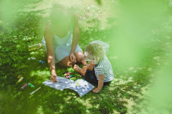 Cute Blonde Boy Young Mother Drawing Green Grass Outdoor — Stock Photo, Image