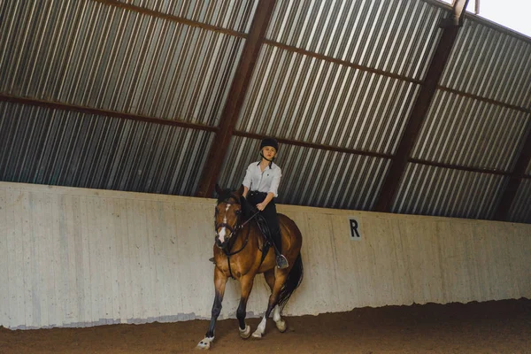 At Binme kıyafeti kız 