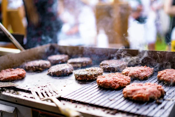 Processo Grelhar Preparar Costeletas Carne Para Hambúrgueres Costeleta Cheeseburger — Fotografia de Stock