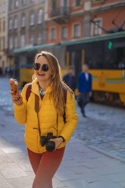 Young Woman Tourist Eating Ice Cream Happy Laughing Bright Sunny — Stock Photo, Image