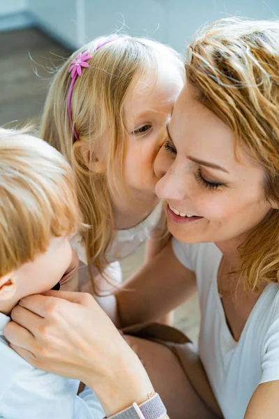 Young Mother Children Gather Morning Cuddling — Stock Photo, Image
