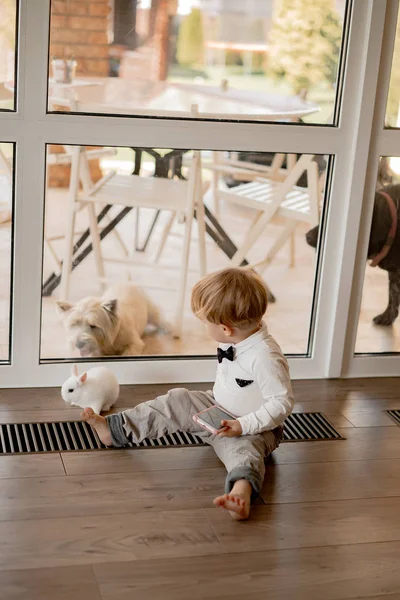 Children Play Easter Bunnies — Stock Photo, Image