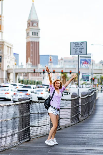 Flicka i Las Vegas Venedig i miniatyr — Stockfoto