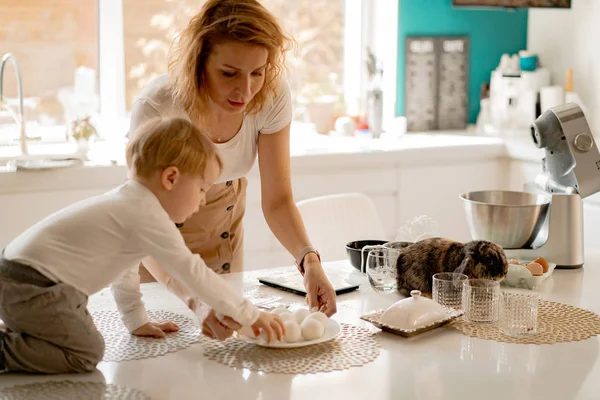 Happy Family Preparing Easter Holiday Mom Children Kitchen Bakes Cakes — Stock Photo, Image