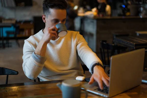 Young Man Drinks Tea Works Laptop Freelancer Working Cafe — Stock Photo, Image