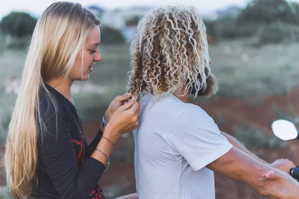 Sorrindo Casal Amor Livre — Fotografia de Stock