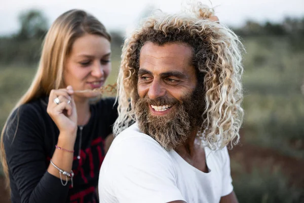 Smiling Couple Love Outdoors — Stock Photo, Image