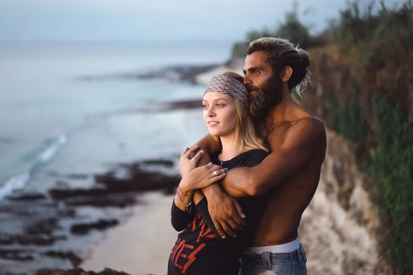 Sonriente Pareja Enamorada Aire Libre — Foto de Stock