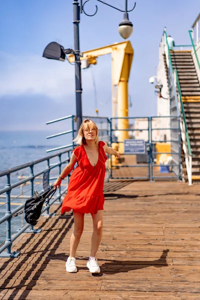 Jovem Cais Santa Monica Pier Califórnia — Fotografia de Stock