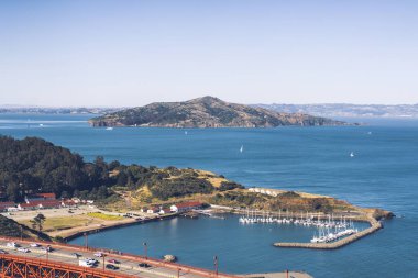 Golden Gate Köprüsü, Golden Gate Boğazı üzerindeki asma köprü. San Francisco