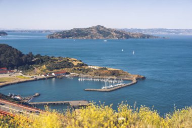 Golden Gate Köprüsü, Golden Gate Boğazı üzerindeki asma köprü. San Francisco