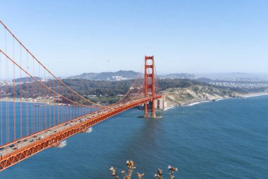 Golden Gate Köprüsü, Golden Gate Boğazı üzerindeki asma köprü. San Francisco