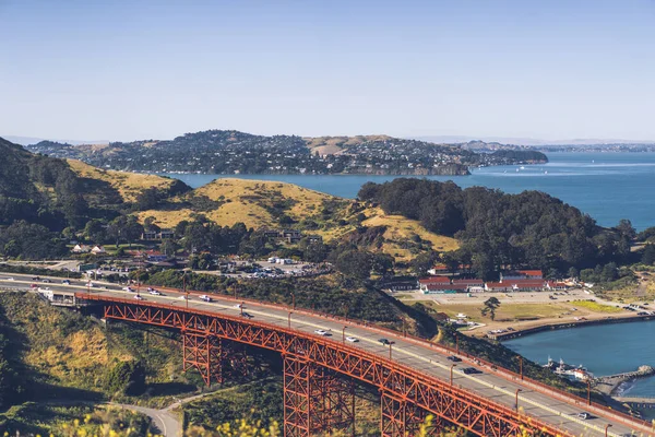 Golden Gate Köprüsü, Golden Gate Boğazı üzerindeki asma köprü. San Francisco