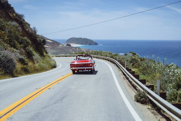 Elderly Couple Travels Classic Rare Car America Convertible Usa Trip — Stock Photo, Image