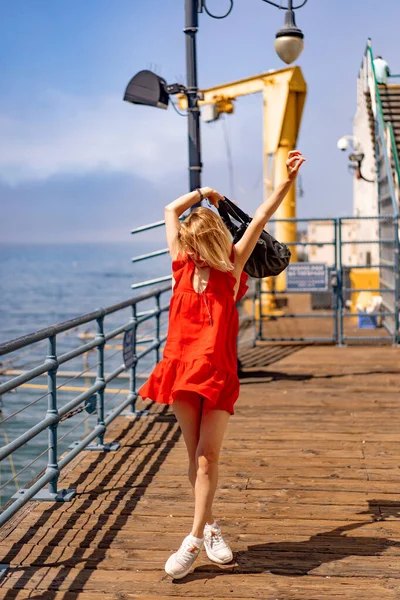 Jovem Cais Santa Monica Pier Califórnia — Fotografia de Stock