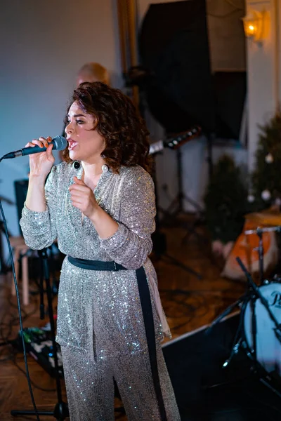 Cantante Mujer Escenario — Foto de Stock