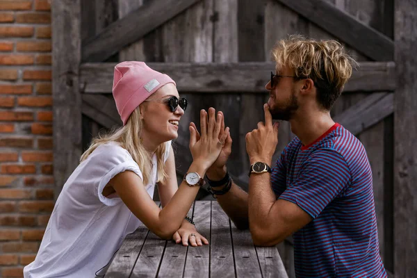 Aşık Hipster Çiftin Romantik Güzel Portresi — Stok fotoğraf