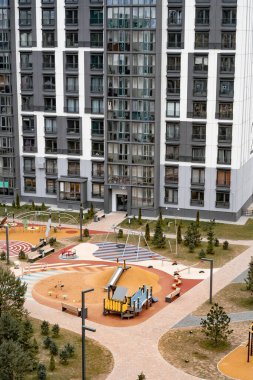 Güzel, modern şehir avlusu, yukarıdan manzaralı. Şehirdeki Avrupa avlusu