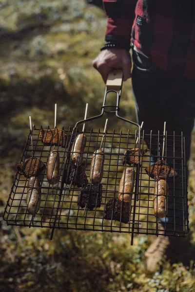 Comida Cocinada Una Fogata Sobre Parrilla Sobre Fuego Abierto Campamento — Foto de Stock