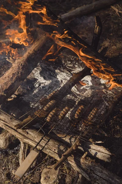 Makanan Yang Dimasak Atas Api Unggun Atas Api Unggun Atas — Stok Foto