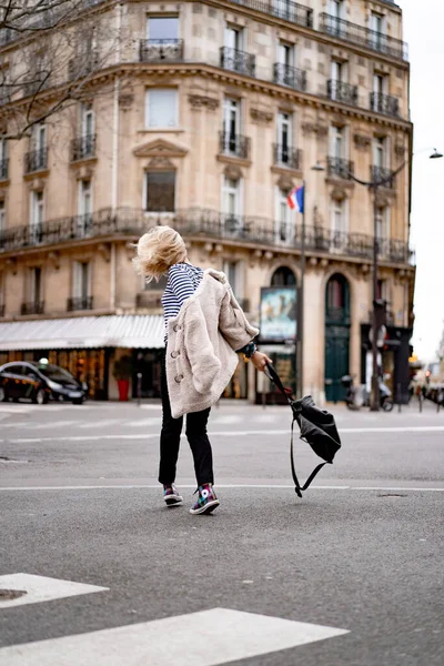 Joven Mujer Hermosa Aire Libre París Concepto Viaje Fotos Divertidas — Foto de Stock