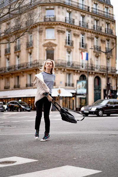 Jovem Mulher Bonita Livre Paris Conceito Viagem Fotos Engraçadas — Fotografia de Stock