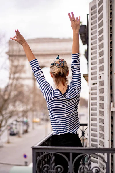 Attraktive Junge Frau Morgen Auf Balkon Paris — Stockfoto