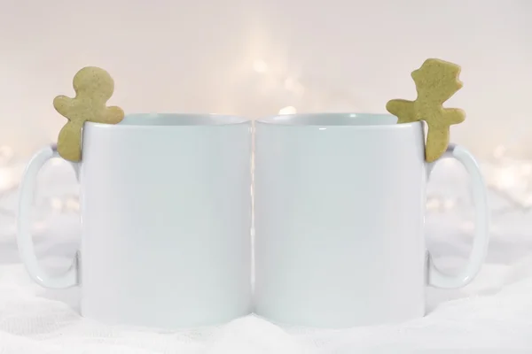 이랑 스타일 재고 제품 이미지, 사용자 정의 설계/견적에 추가할 수 있는 두 개의 흰색 머그컵. — 스톡 사진