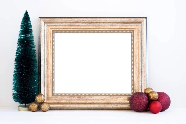 Fotografía de stock estilo maqueta de Navidad con marco de oro — Foto de Stock