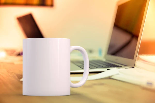 Біла порожня чашка кави для додавання нетипового дизайну/цитати . — стокове фото