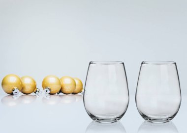Yılbaşı kadehsiz şarap maketi