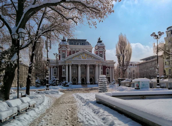 Teatr Narodowy "Ivan Vazov" Sofia zimą Zdjęcia Stockowe bez tantiem