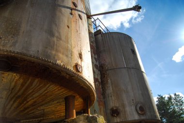 Terk edilmiş eski Endüstriyel Bina öndeğer olarak