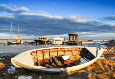 Doğal liman kış botları ile