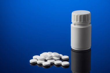 Tıp ve beyaz hap kutusu