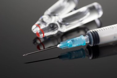 Tıbbi şişeleri ve şırınga